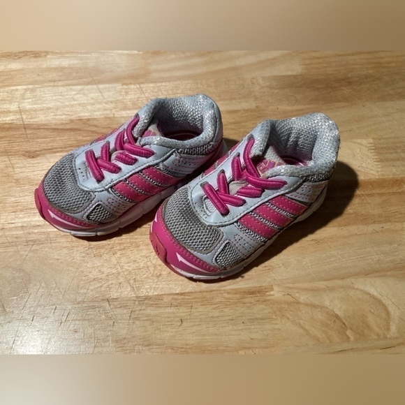 4/$25 Adidas adifast Toddler shoes in size 5K in good condition - Picture 1 of 9